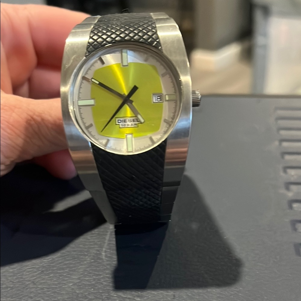 🔥FINAL HOT DEAL! Men’s Diesel vintage Black and Silver Watch with Yellow Dial